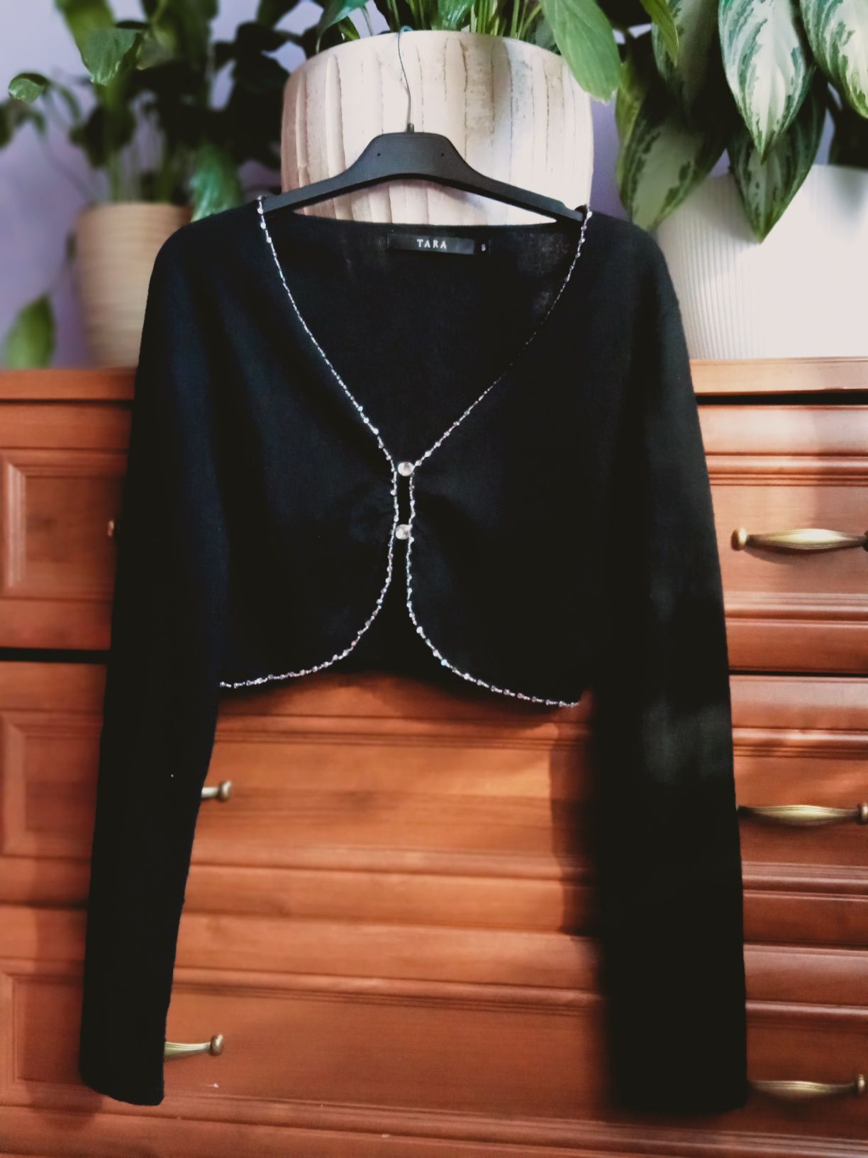 Piękne czarne eleganckie bolerko zdobione kryształkami Tara S wełna