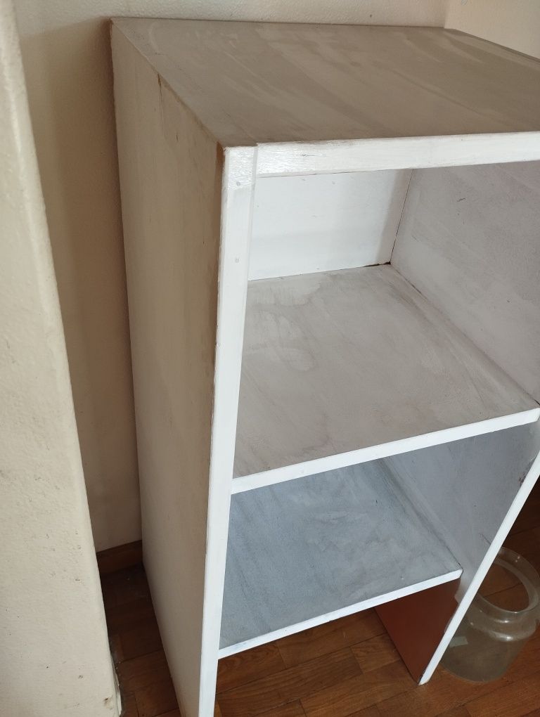 Estante branca usada, móvel