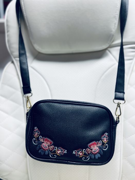 Torebka Folk od Avon