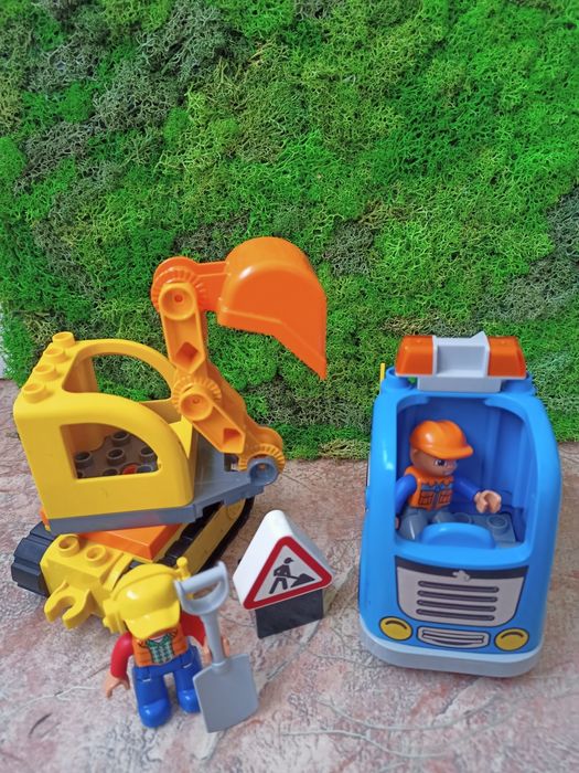 Конструктор LEGO DUPLO  Грузовик  и гусеничный экскаватор (10812)