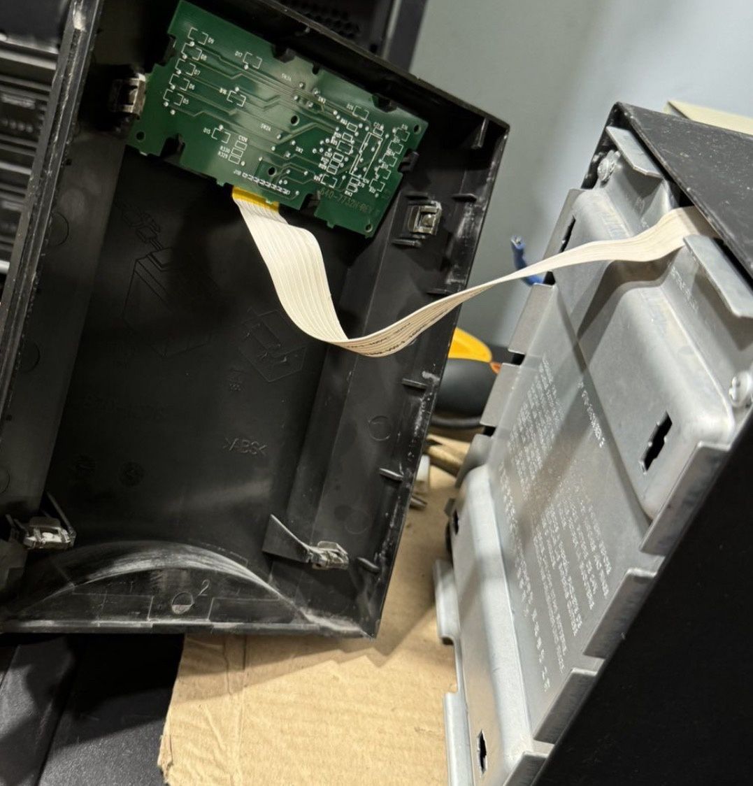 Бесперебойник APC Smart UPS 1000
