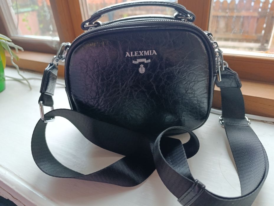 Продам сумочку чорну