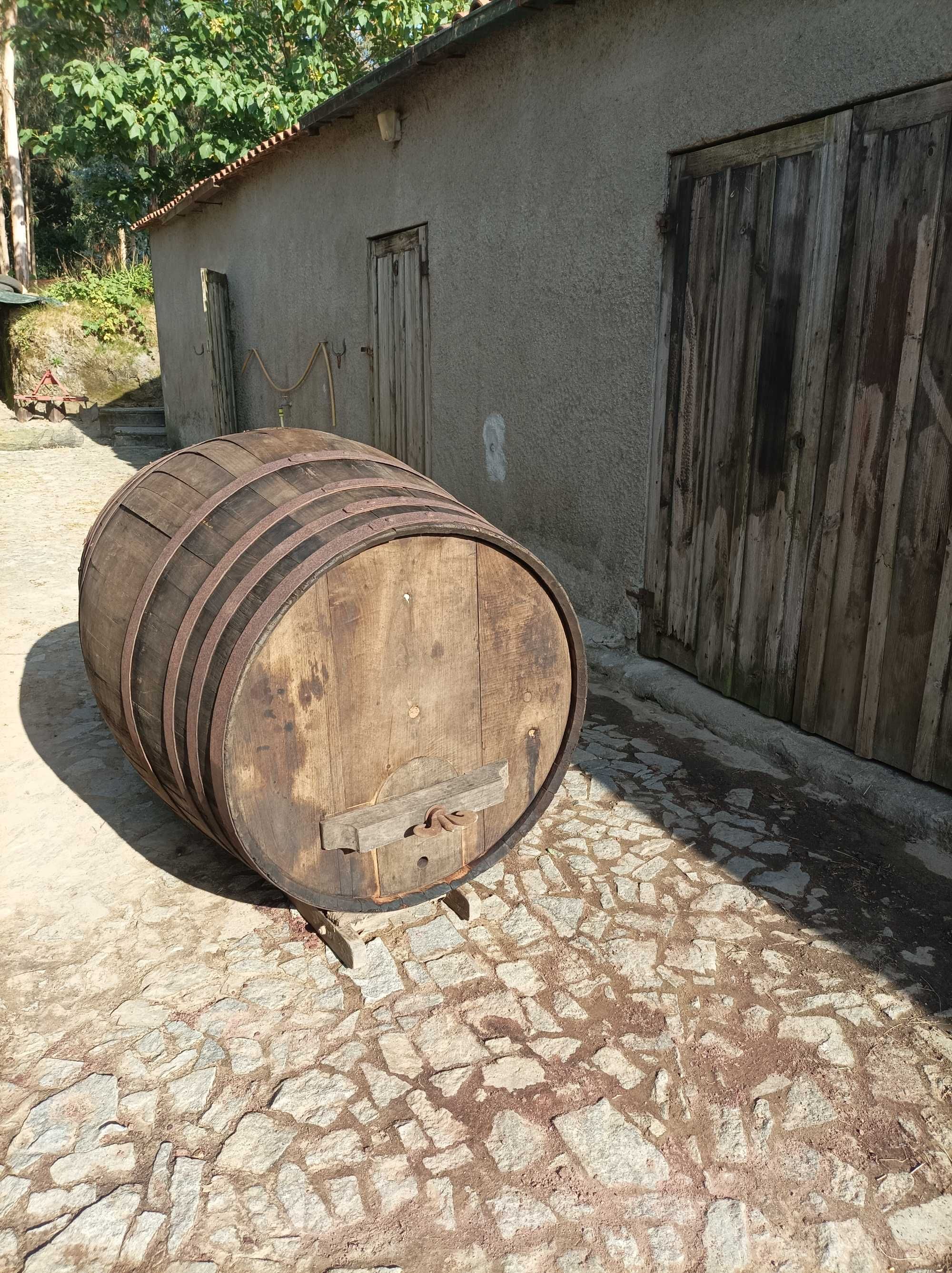 Tonel vinho 1250l
