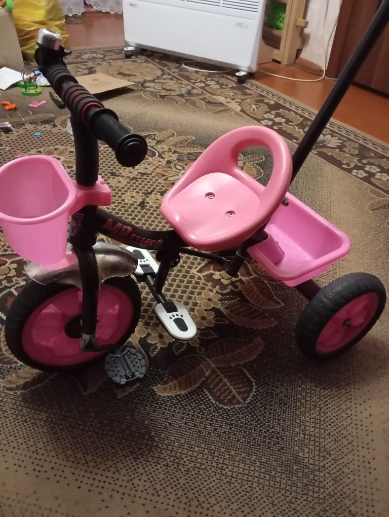Продам детский трёхколёсный велосипед с родительской ручкой.