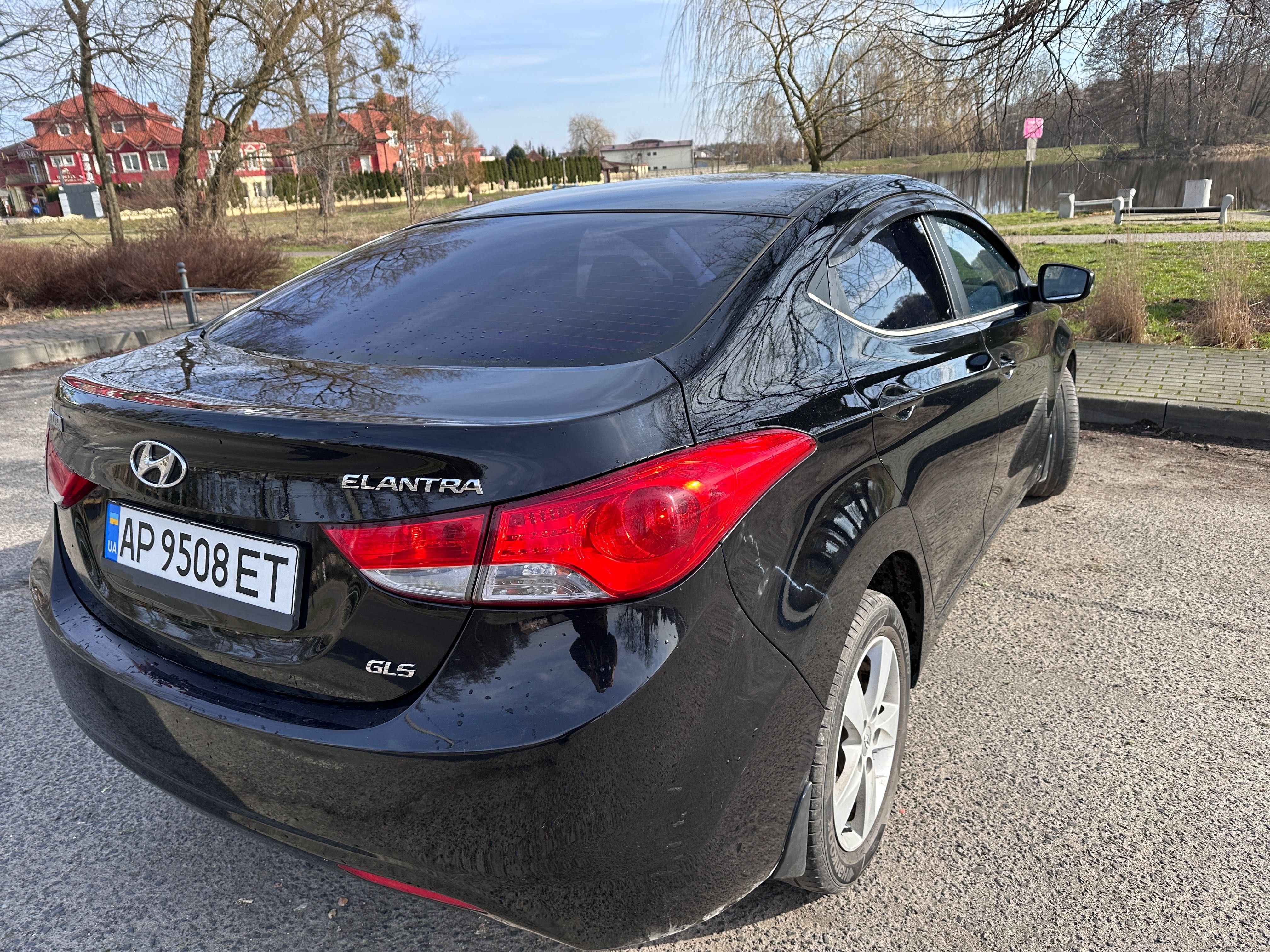 Hyundaj Elantra 1.8 газ /бензин