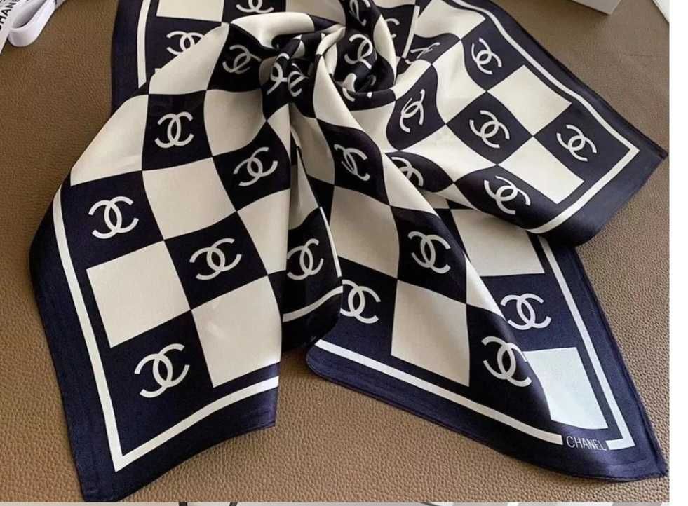 Lenço novo da chanel