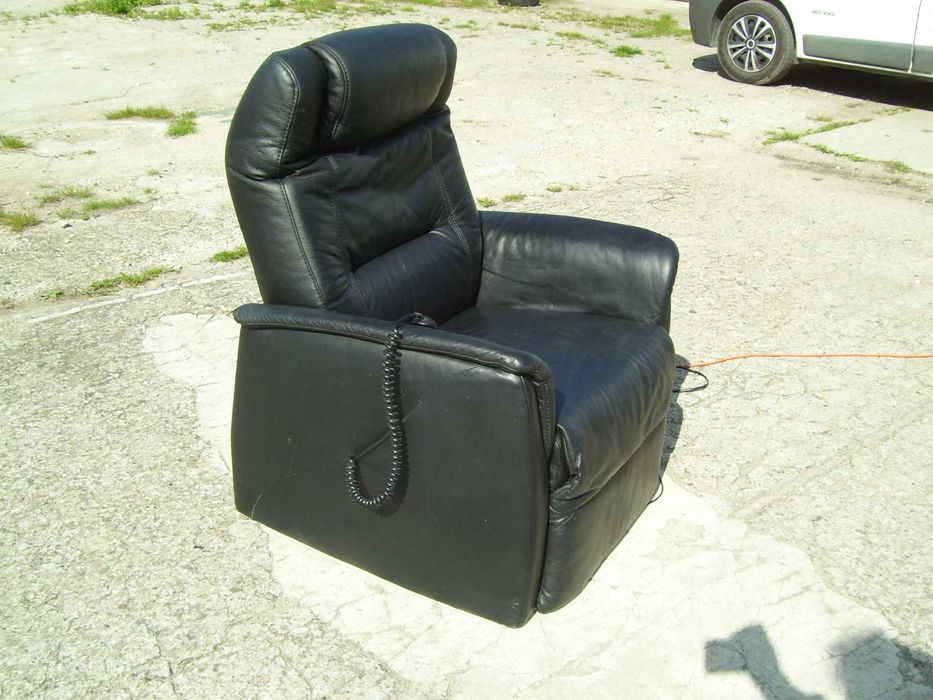 skórzanny fotel elektryczny Himolla z funkcją wstawania
