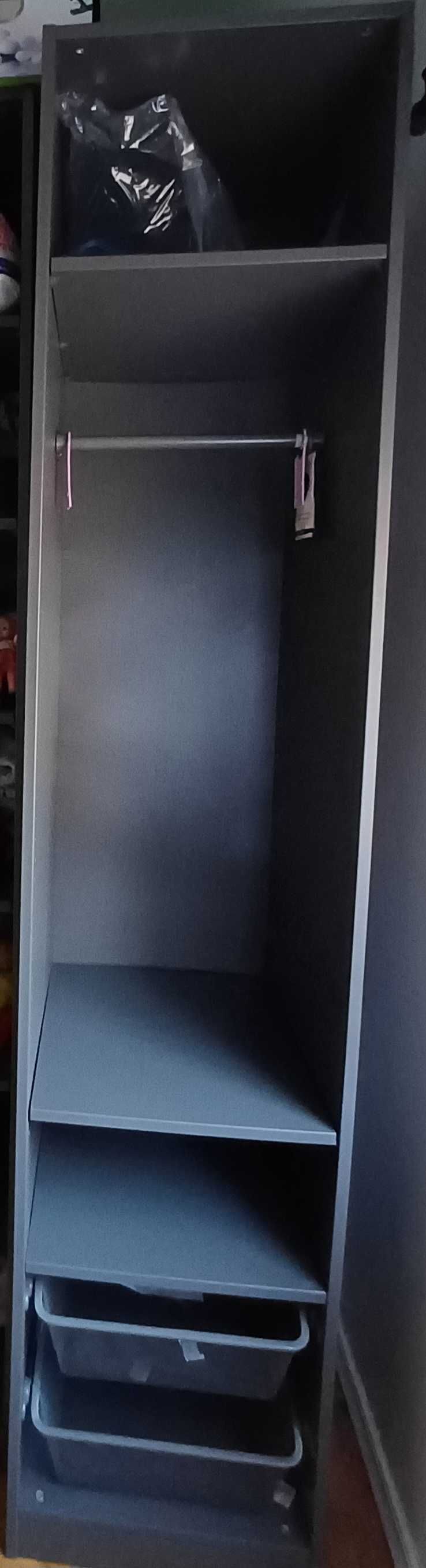 Estrutura de roupeiro sem porta