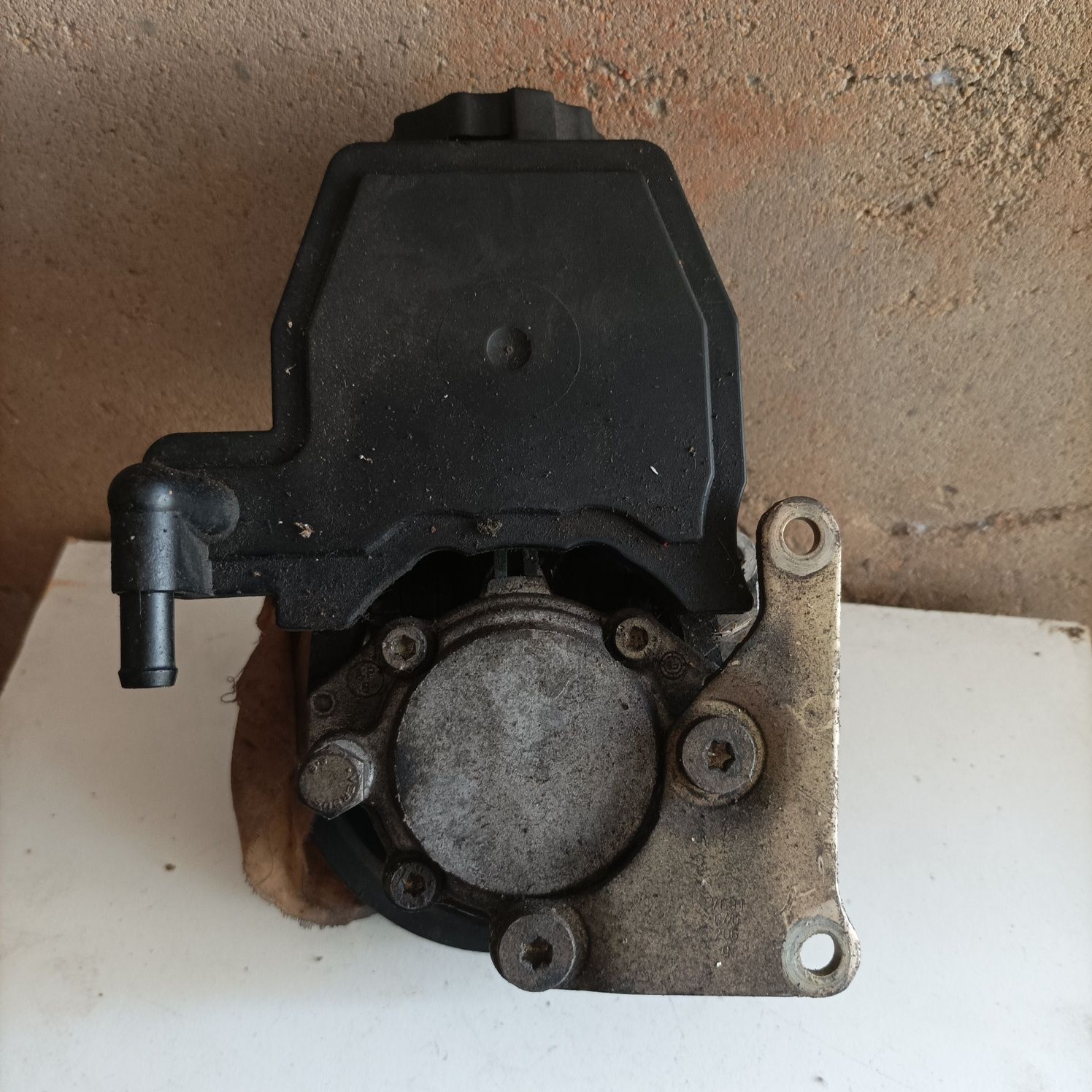 Bomba direccao mercedes c 200
