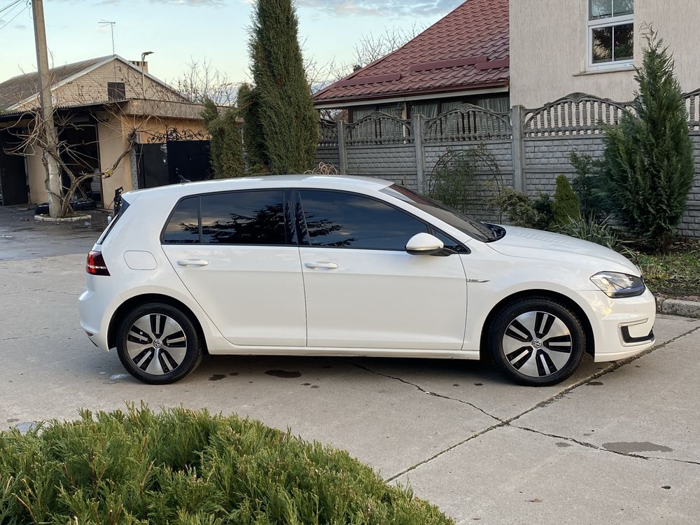 Продам Volkswagen e-Golf