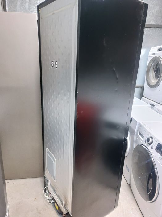 Холодильник Hisense noFrost висота 1.84 см. 3 шуфляди на морозильна к