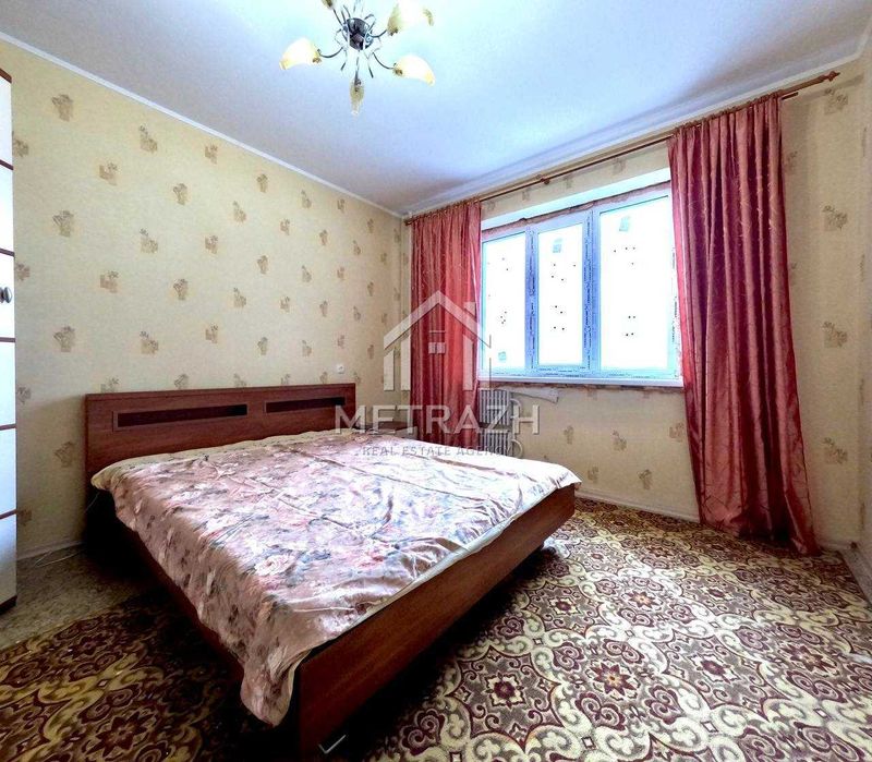 89060Продам 3 комнатную на Роганской!