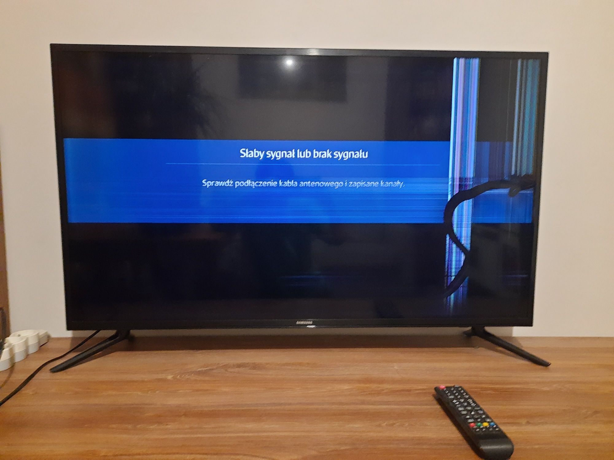Telewizor Samsung z uszkodzoną matrycą