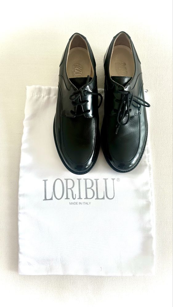 Sapatos pretos Loriblu