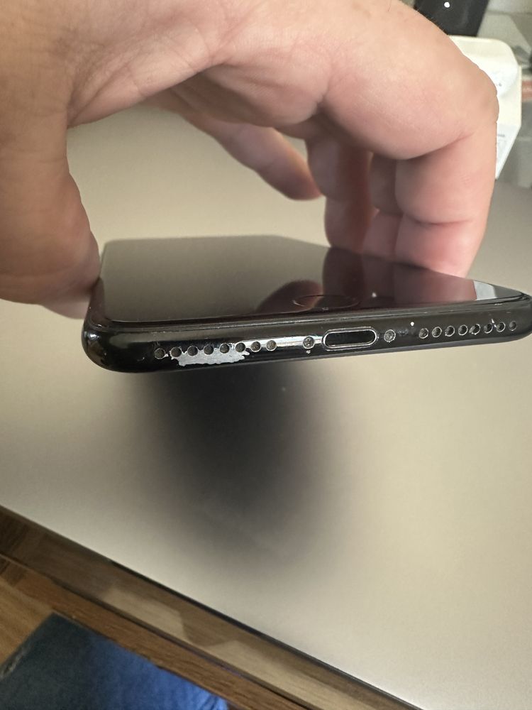 Iphone 7 Plus 128GB com airpods incluidos.