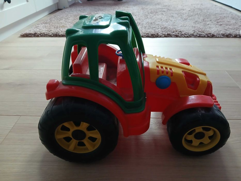 zabawka traktor dla chłopca
