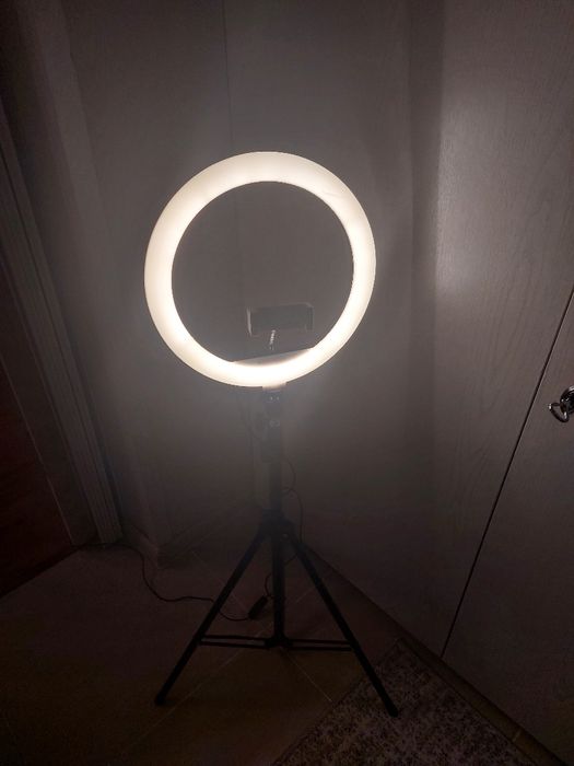lampa pierścieniowa LED do zdjęć (ring light)