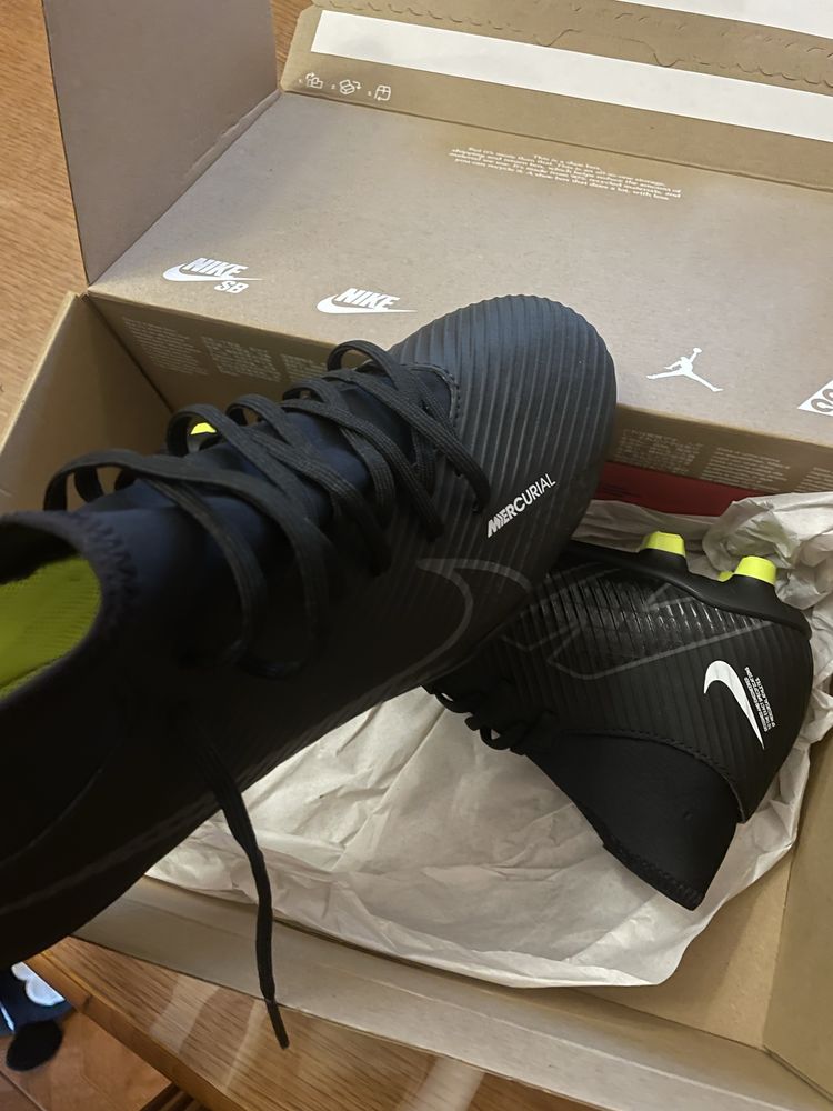 Chuteira Nike Mercurial