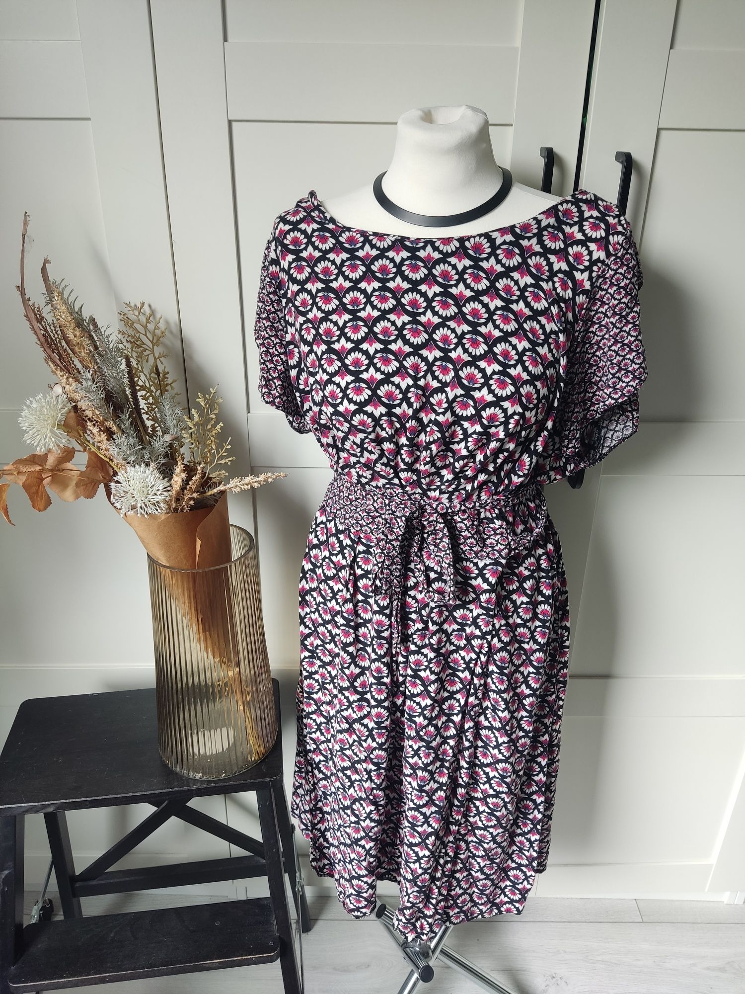 Midi sukienka we wzory wiskoza lato. 6xl. Rozmiar 52