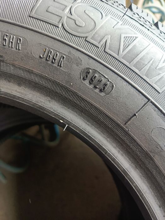 Sprzedam prawie nowe opony 175/70 r14