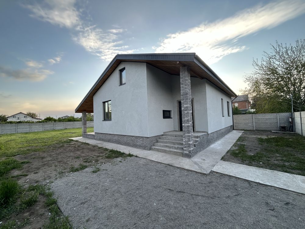 Продам новий будинок в Підгороднему з підвалом та горищем