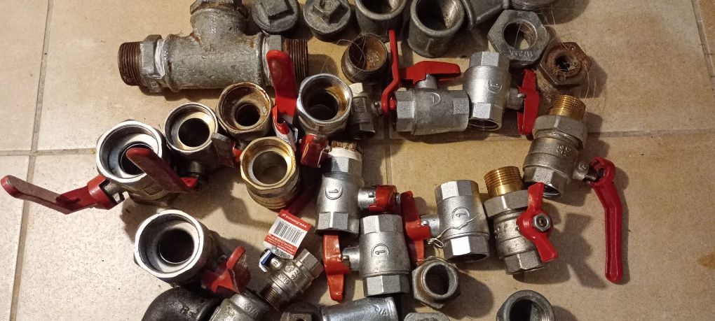 Zestaw zaworów kształtek dla montażu zespołu hydroforowego
