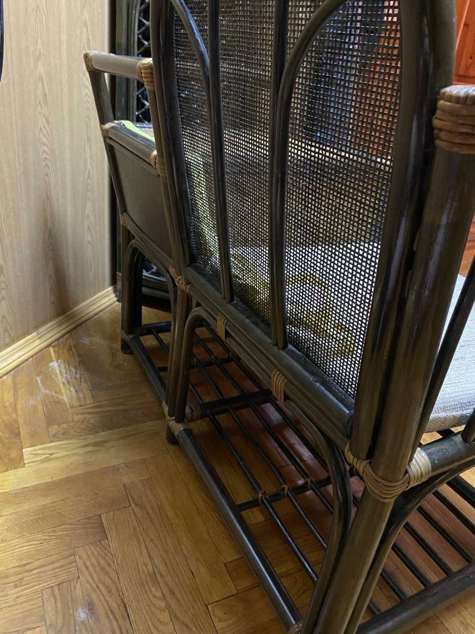 Кресло со столиком из натурального ротанга оливковое журнальный стол