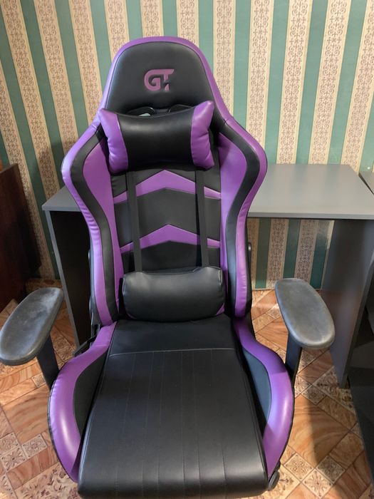 Продаю игровое кресло GT Racer (фиолетово-чёрное), отличное состояние.