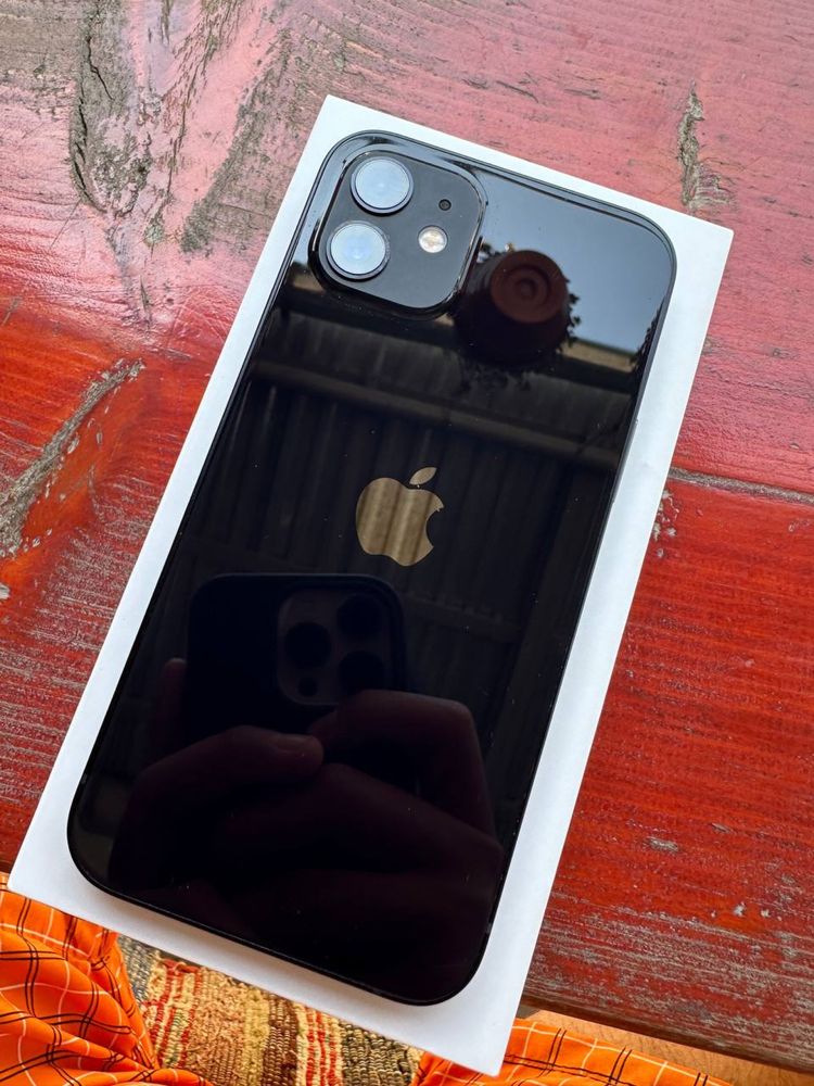 Iphone 12.