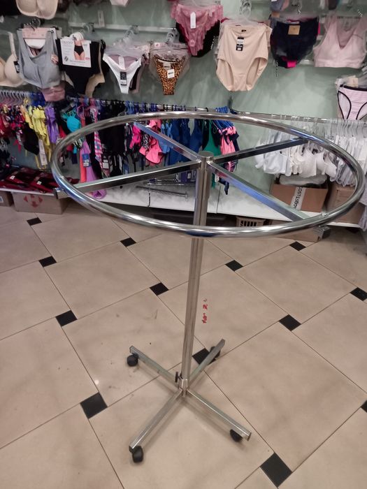 Стойка для одежды. Вешалка для одежды