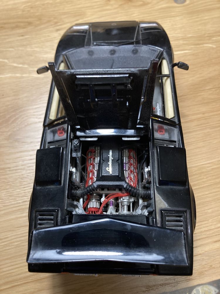 Burago 1/18 1:18 Lamborghini Countach 1988