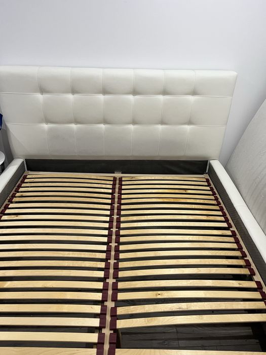 Łóżko białe zadbane