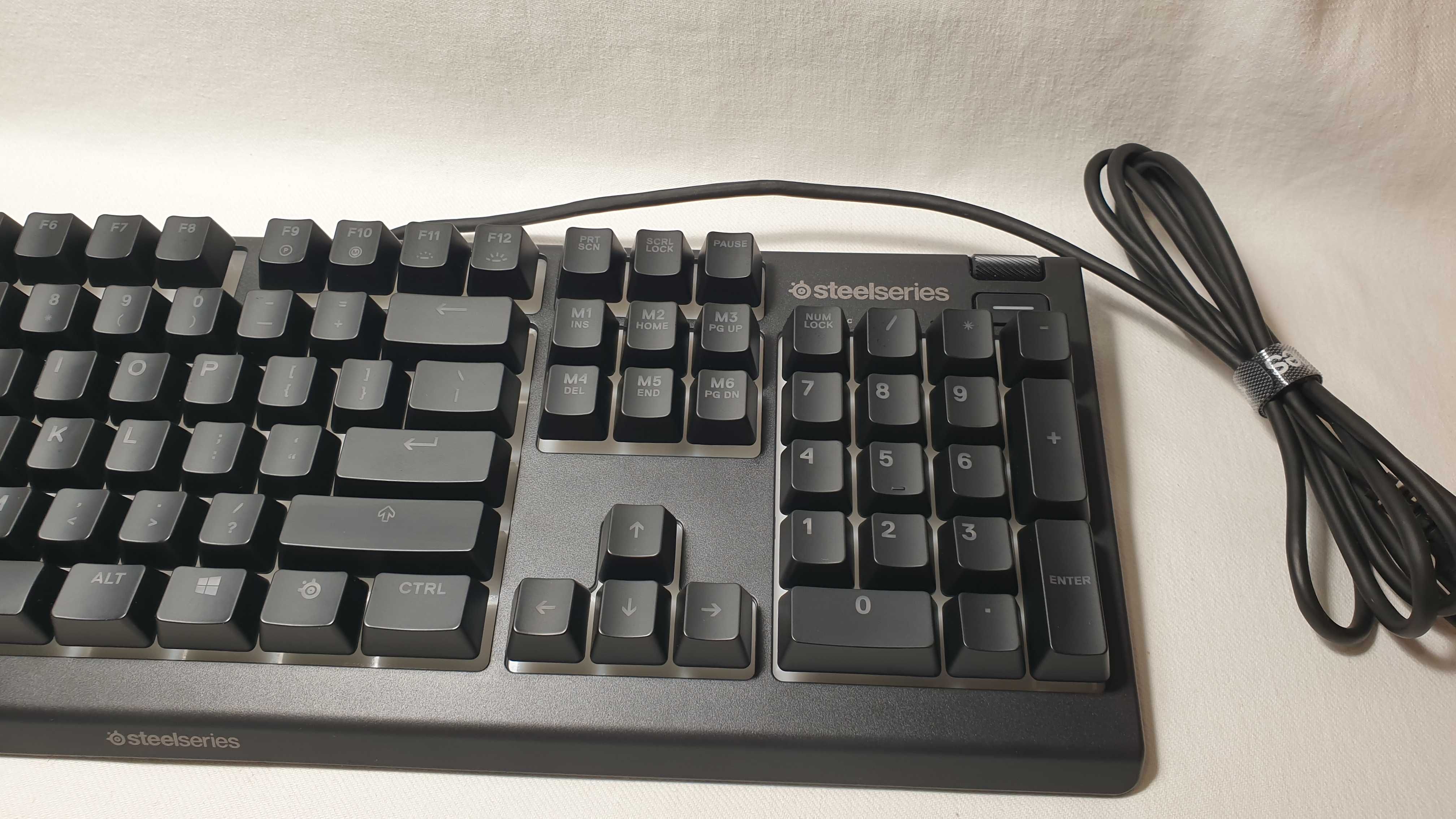 Klawiatura przewodowa Steelseries Apex 3 stan IDEALNY.