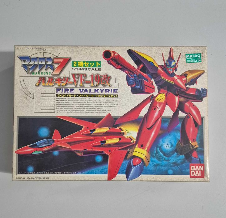 Macross 7 Fire Valkyrie 1/144 model *używane*