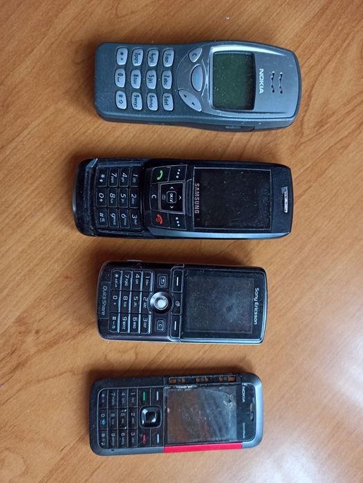 Sprzedam 4 telefony- uszkodzone 3210, 5310 XpressMusic, K750i SGH-E250
