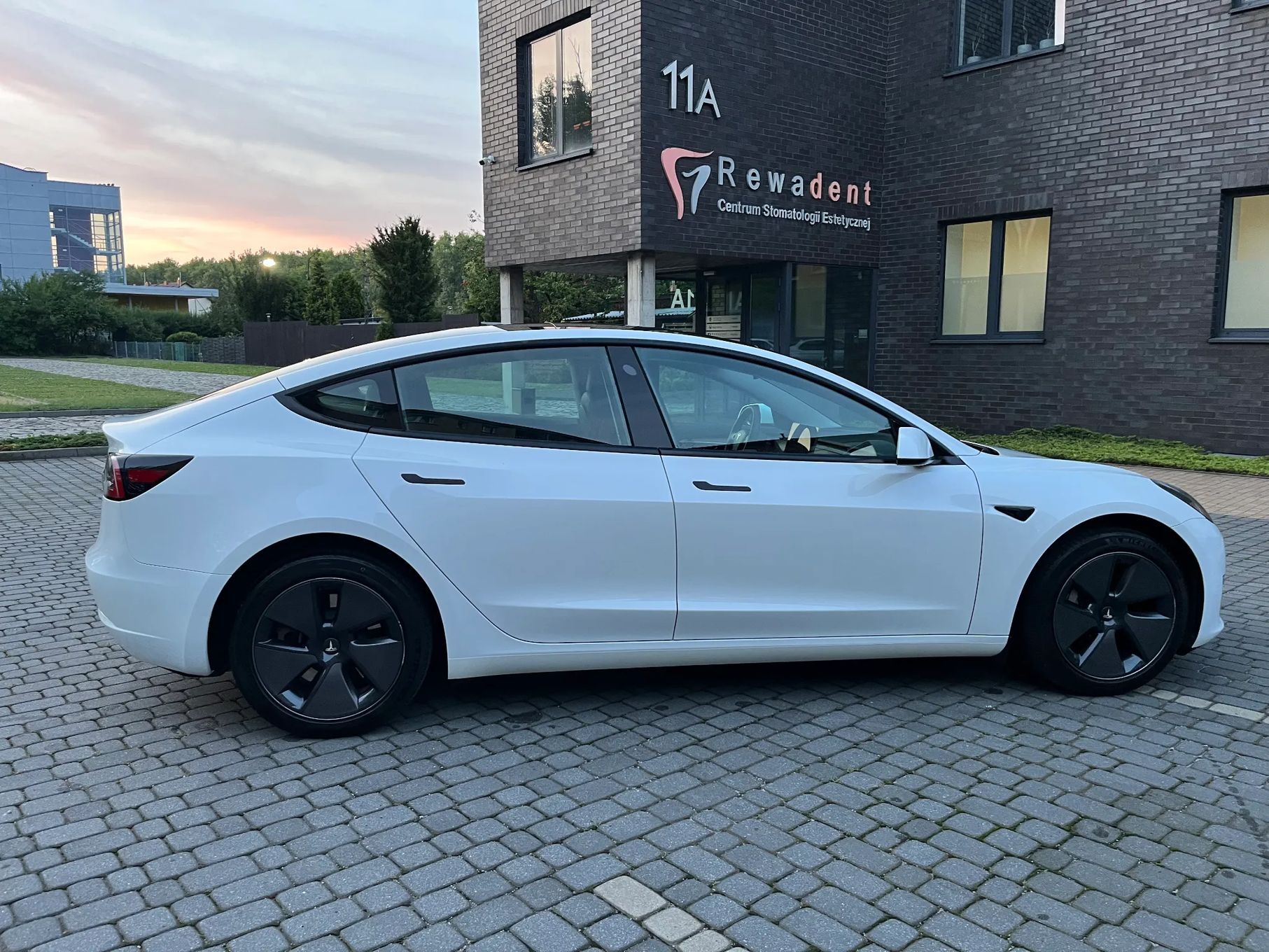 Tesla Model 3 TESLA Model 3 RWD z polskiego salonu JAK NOWY- osoba prywatna