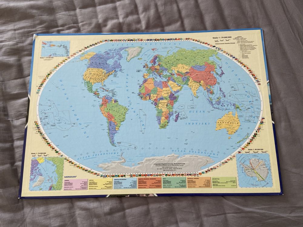 Kartonowa dykta mapa świata