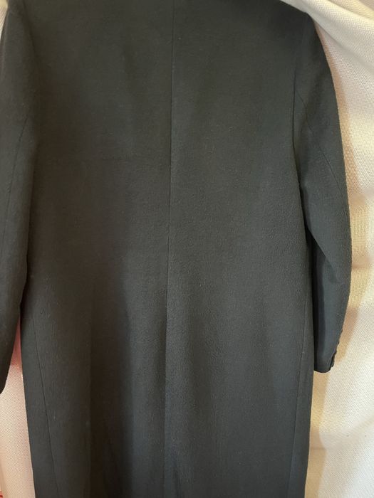 Пальто члрного кольору