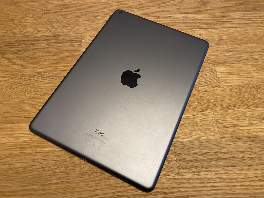 iPad 8 generacji z oryginalnym opakowaniem