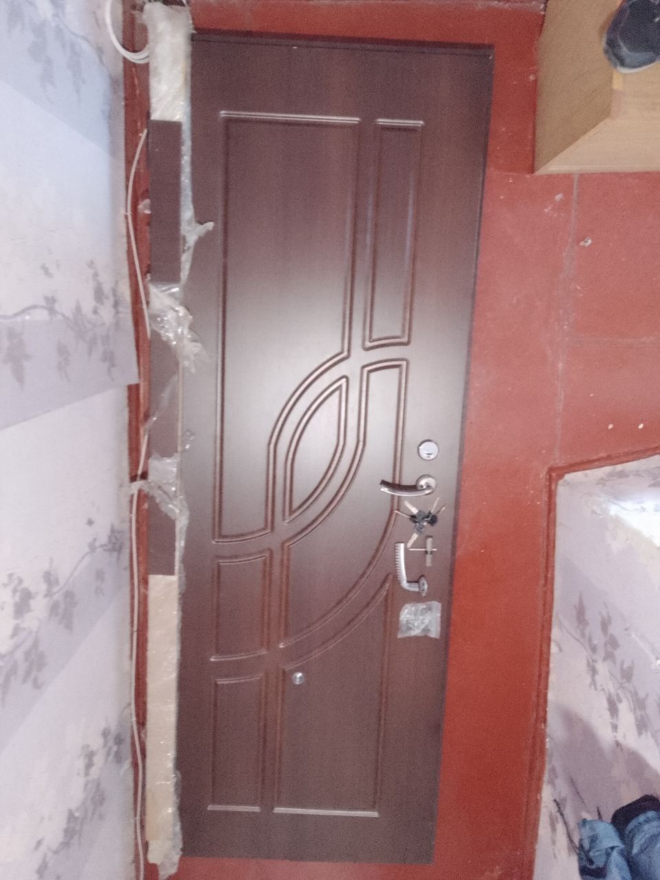 Вхідні двері 2,1 *0,8нові