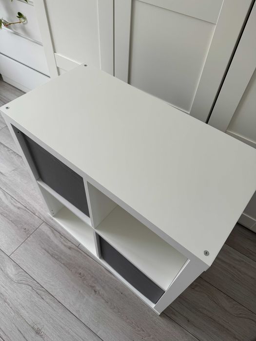 Regał, biały KALLAX 77x77 cm + 2 pudełka szare DRÖNA