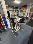 Maszyna na posladki techno gym standing gluteus