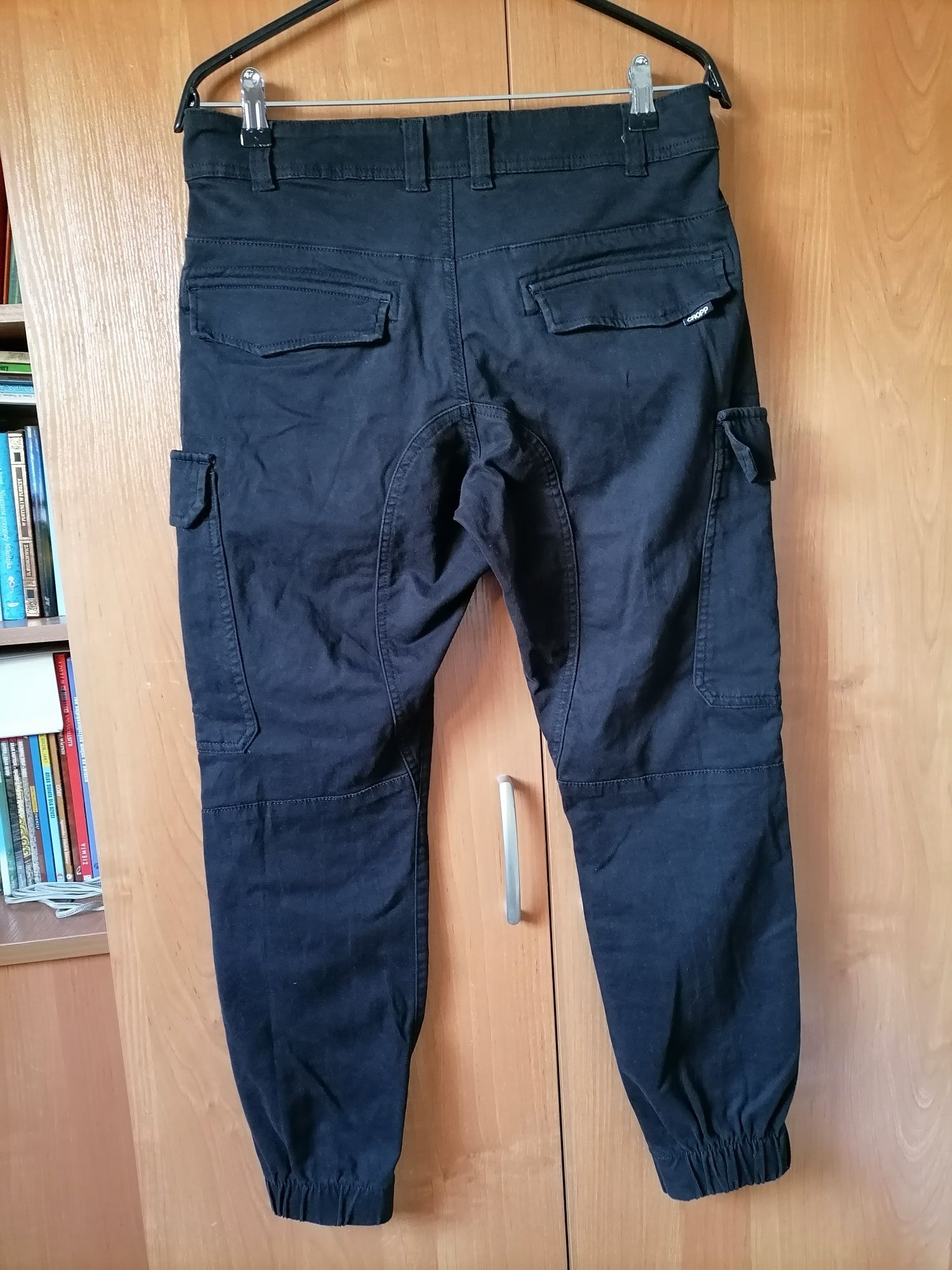 Spodnie dżinsowe ze streczem Cropp rozm. 28 stan idealny.