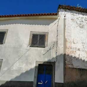 Encante-se com esta "Casa Tradicional na povoação em Alcaide - Fundão"