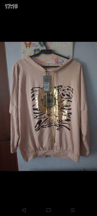 Bluzy przez głowę.