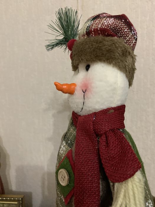 Сніговик великий новорічний