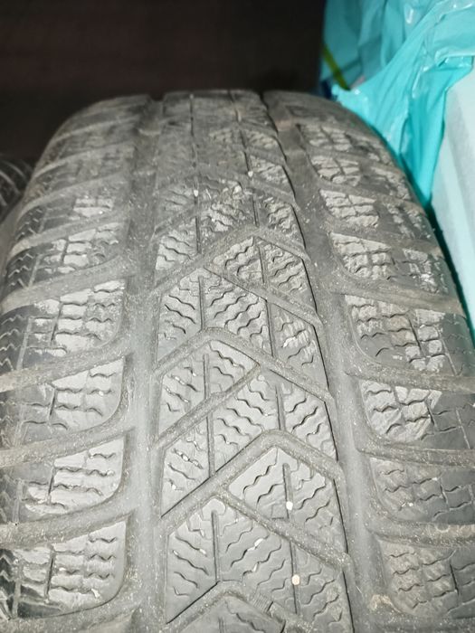 Opony zimowe 235/55/17 Pirelli komplet