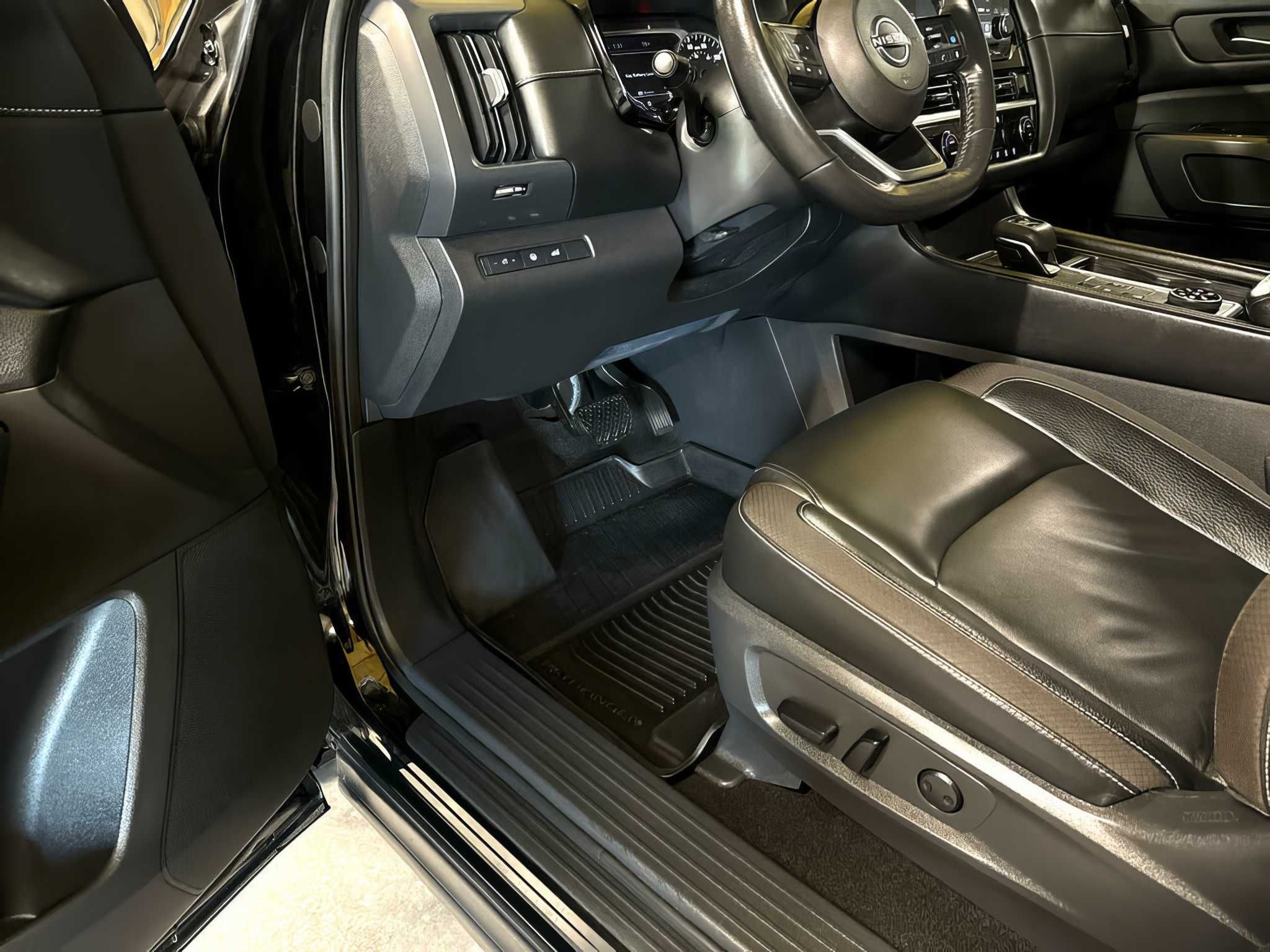 2022 Nissan Pathfinder SL