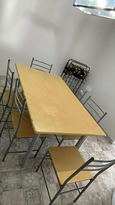Mesa com 6 cadeiras