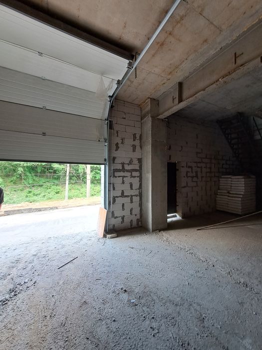 Продам приміщення від 260 м2  поруч з метро "Берестейська"